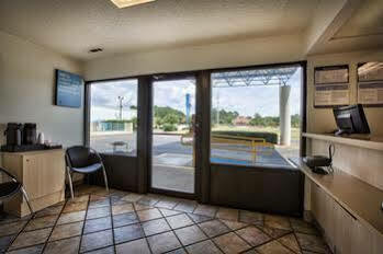 Hotel 6-dothan, Al